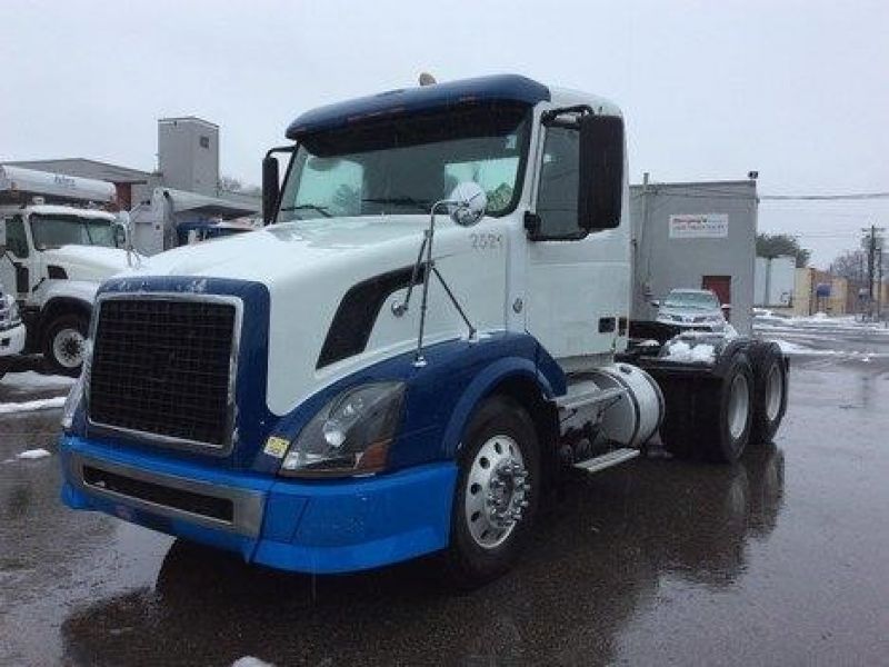 2006 VOLVO VNL64T300 7035012017 2006 VOLVO VNL64T300 7035012017