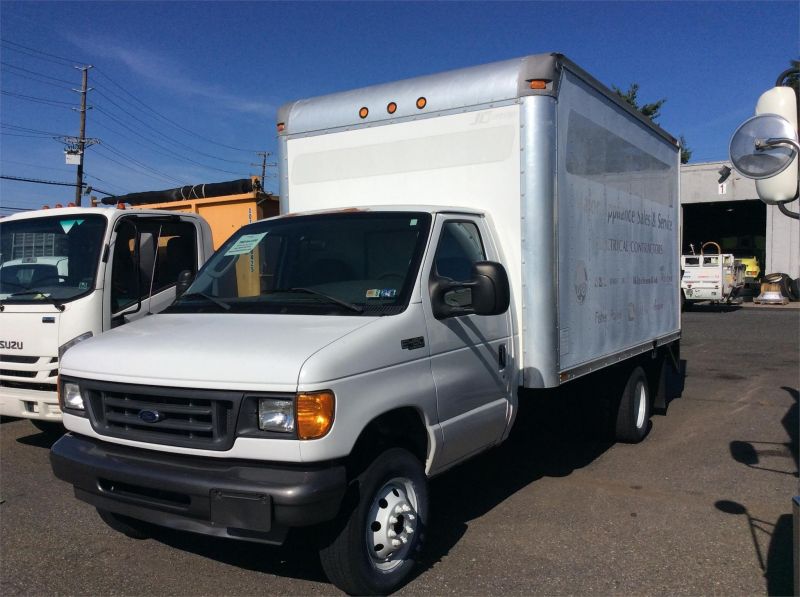 Truck 2003 Ford Econoline E450 2003 FORD FORD ECONOLINE E450 SUPER