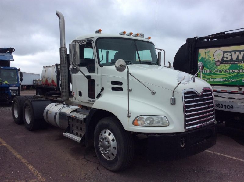 2015 MACK PINNACLE CXU613 7160468511 2015 MACK PINNACLE CXU613 7160468511