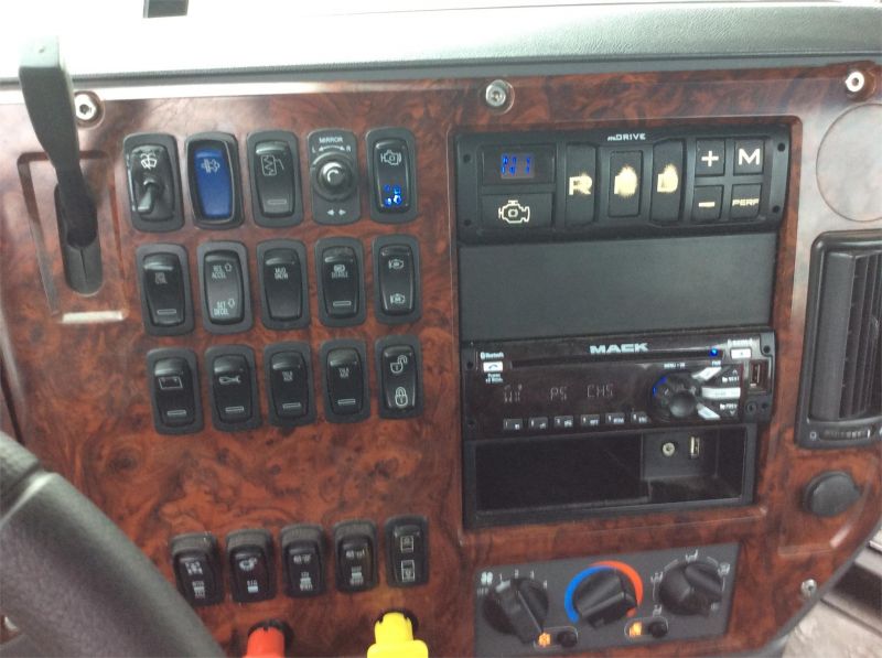 2015 MACK PINNACLE CXU613 7160468593 2015 MACK PINNACLE CXU613 7160468593