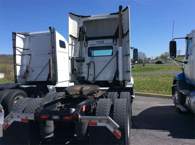 2015 VOLVO VNL64T300 7263125370 2015 VOLVO VNL64T300 7263125370