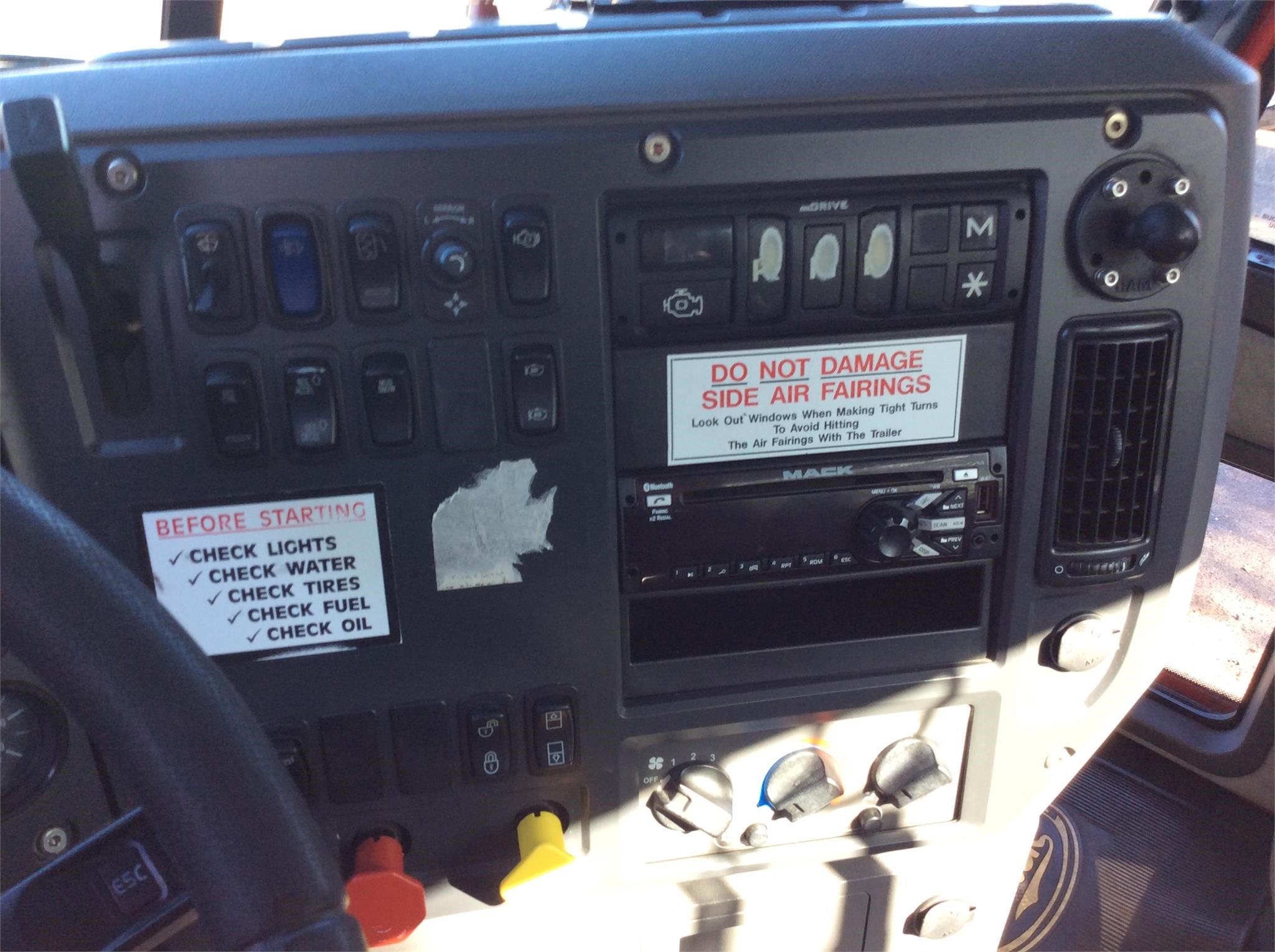 2015 MACK PINNACLE CXU612 7289300865 2015 MACK PINNACLE CXU612 7289300865