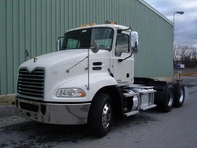 2016 MACK PINNACLE CXU613 8011810576 2016 MACK PINNACLE CXU613 8011810576