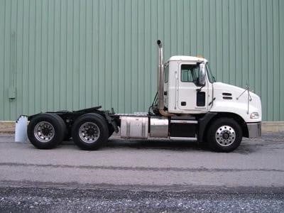 2016 MACK PINNACLE CXU613 8011810584 2016 MACK PINNACLE CXU613 8011810584