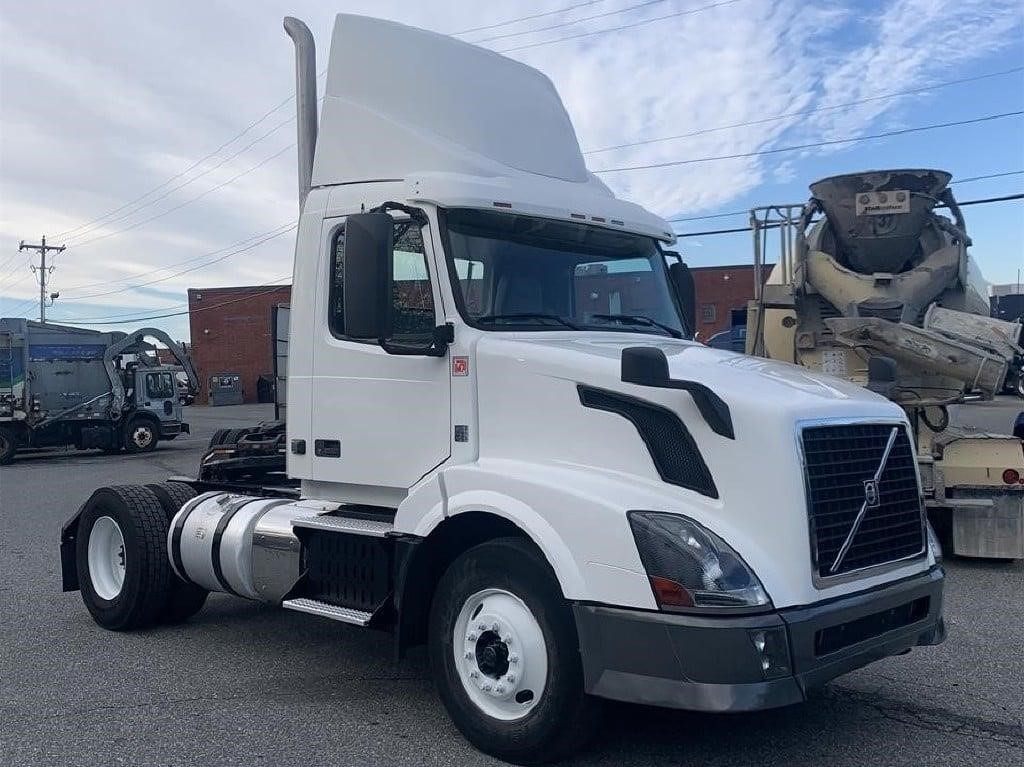 2012 VOLVO VNL42T300 8025710901 2012 VOLVO VNL42T300 8025710901