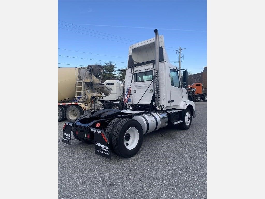 2012 VOLVO VNL42T300 8025710903 2012 VOLVO VNL42T300 8025710903