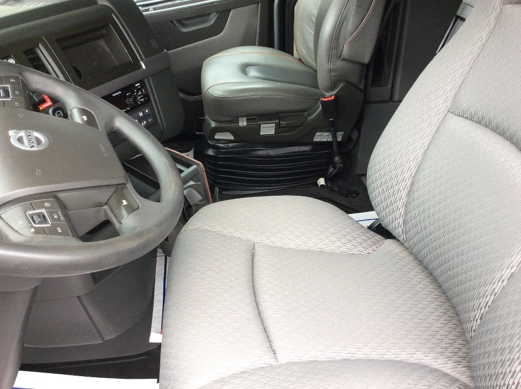 Year,Manufacturer,Model 8 Year,Manufacturer,Model 8