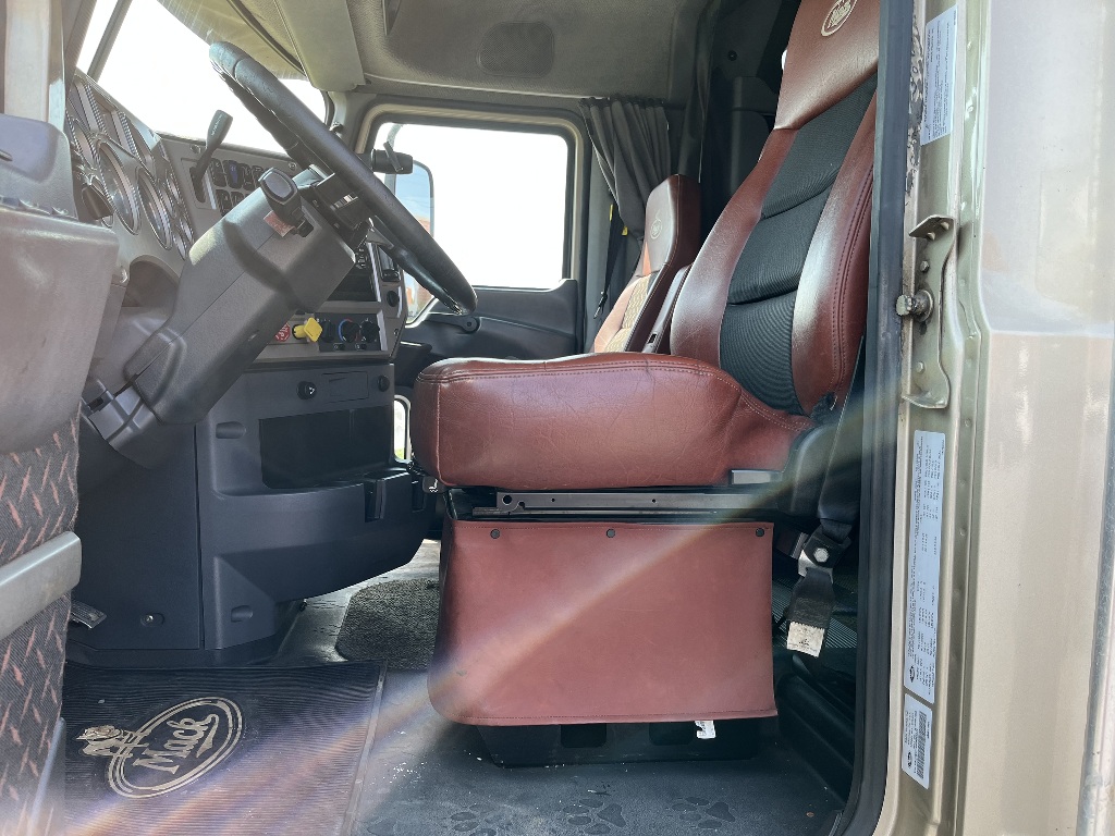 Year,Manufacturer,Model 13 Year,Manufacturer,Model 13