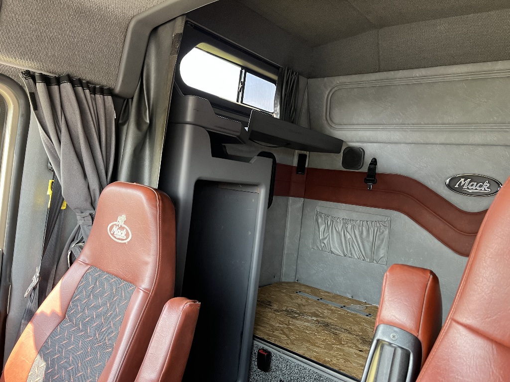 Year,Manufacturer,Model 17 Year,Manufacturer,Model 17