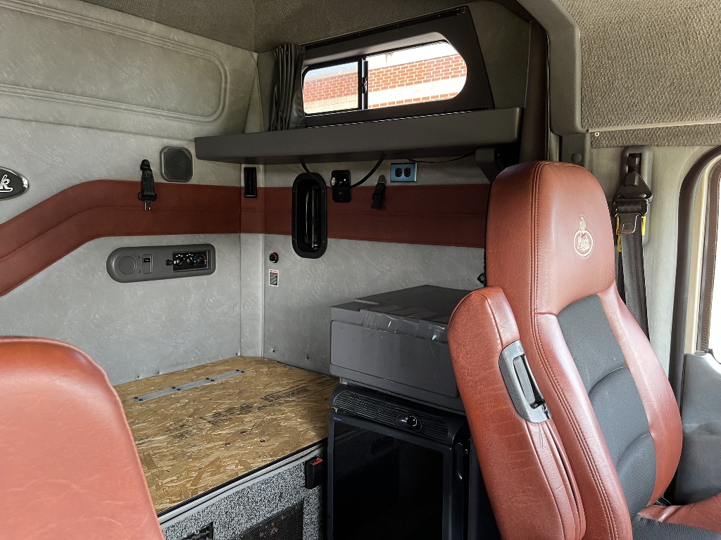 Year,Manufacturer,Model 19 Year,Manufacturer,Model 19