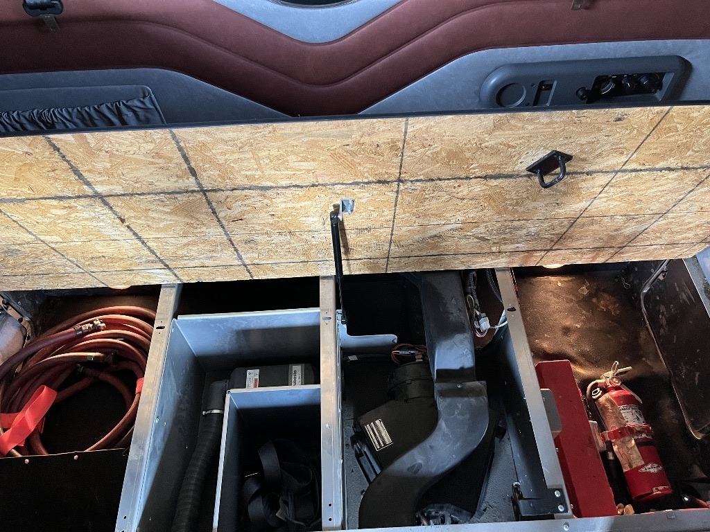 Year,Manufacturer,Model 25 Year,Manufacturer,Model 25