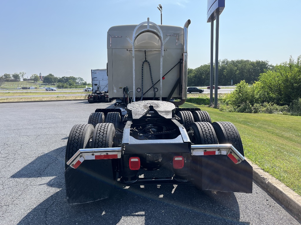 Year,Manufacturer,Model 7 Year,Manufacturer,Model 7