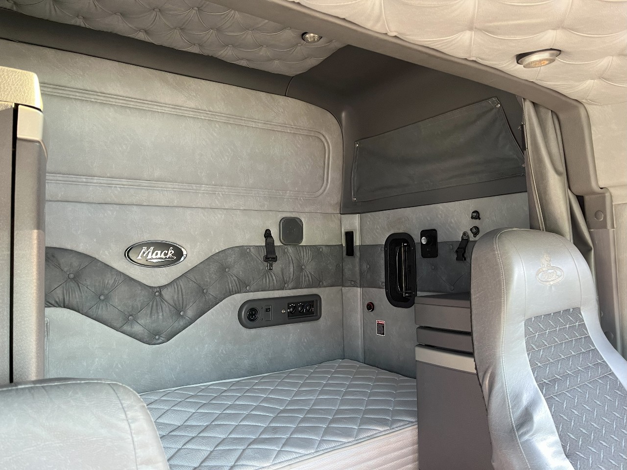 Year,Manufacturer,Model 13 Year,Manufacturer,Model 13