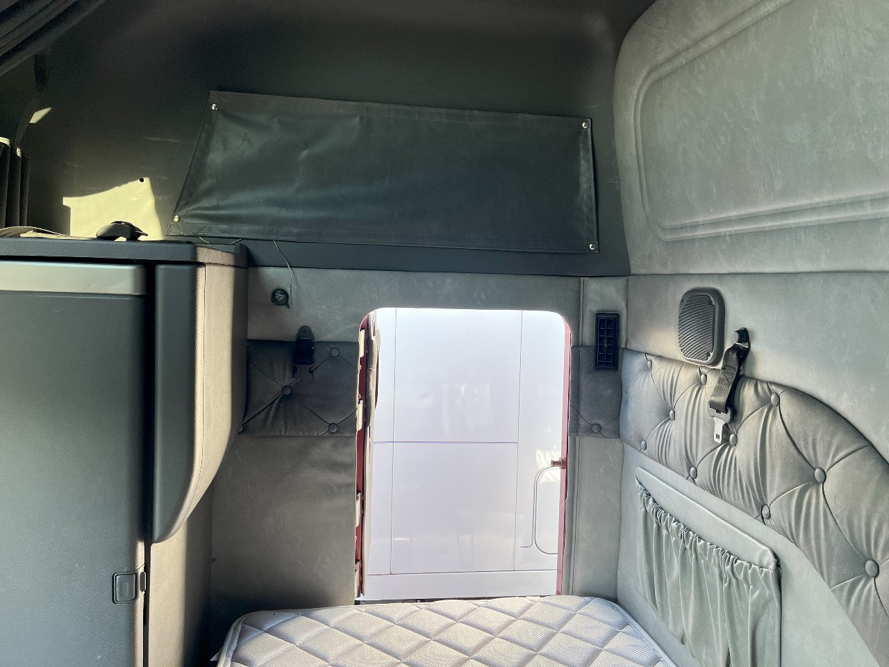 Year,Manufacturer,Model 19 Year,Manufacturer,Model 19