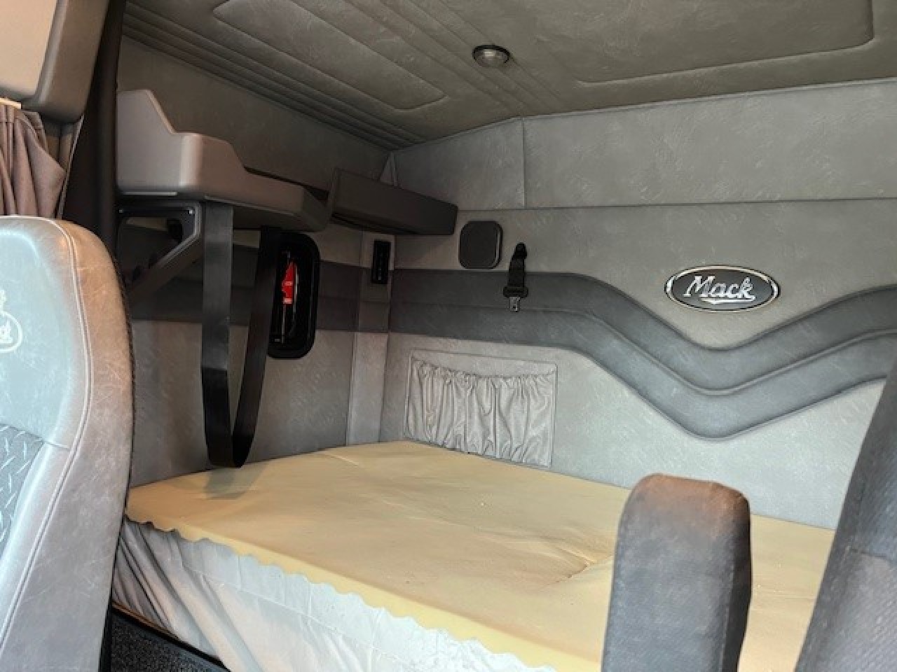 Year,Manufacturer,Model 10 Year,Manufacturer,Model 10