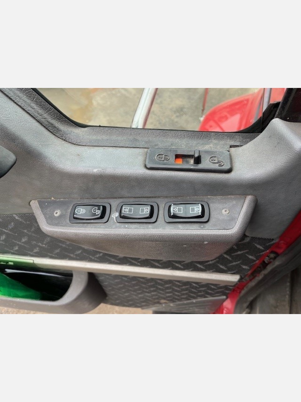 Year,Manufacturer,Model 7 Year,Manufacturer,Model 7