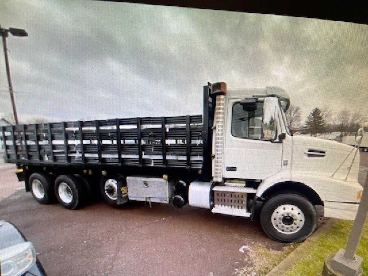 2015 VOLVO VHD 1001763-02 2015 VOLVO VHD 1001763-02