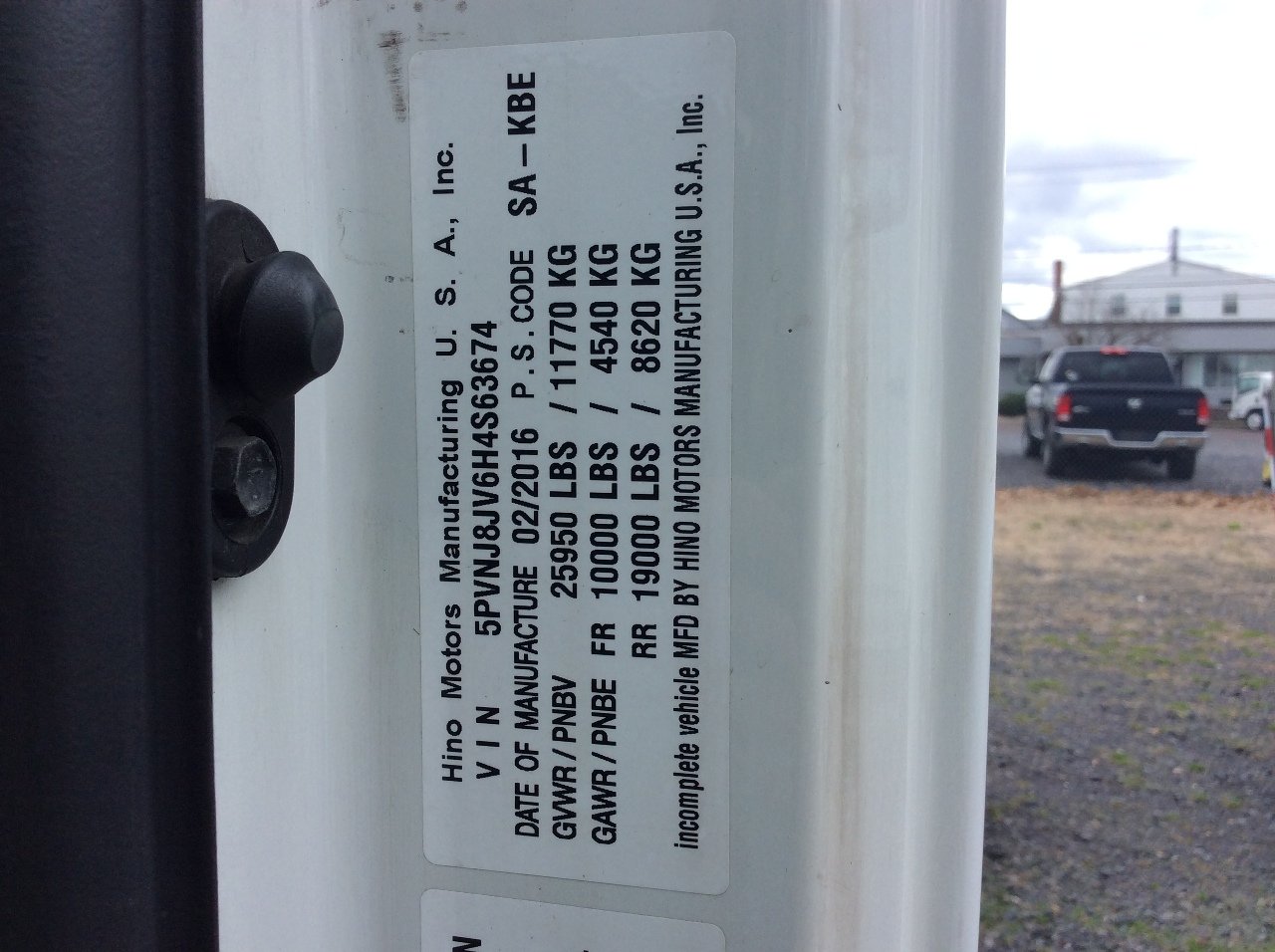2017 HINO 268A - image 4 of 6