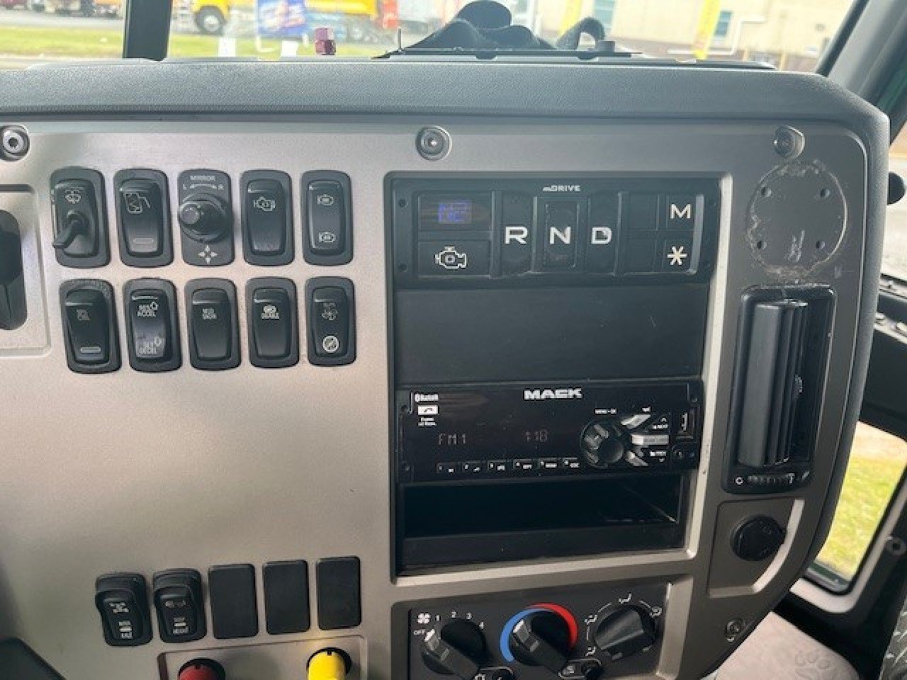 2016 MACK 600 1001913-05 2016 MACK 600 1001913-05