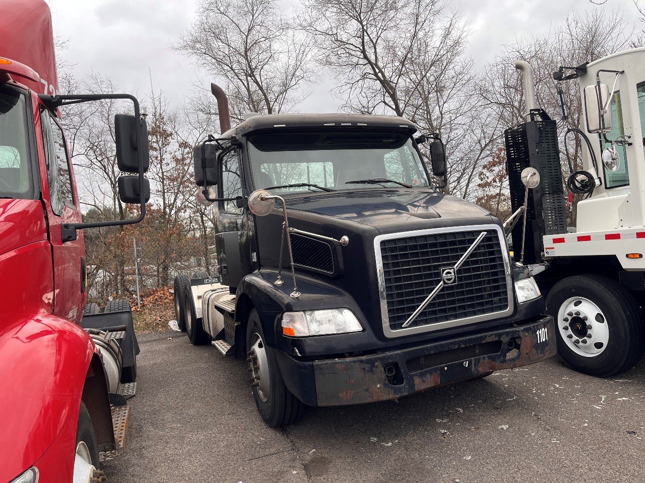 2011 VOLVO VNM64T 1001846-02 2011 VOLVO VNM64T 1001846-02