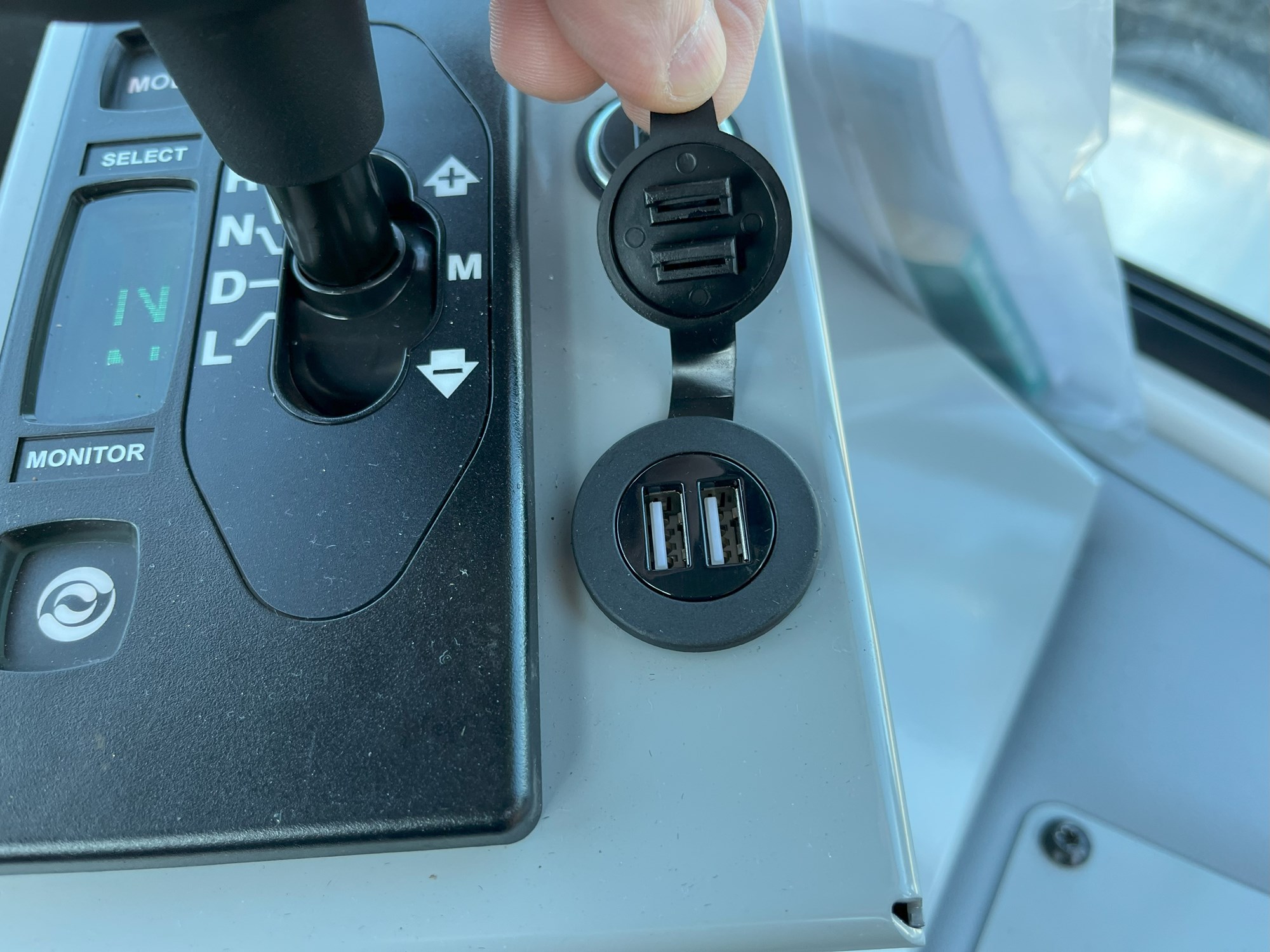 2023 AUTOCAR LLC ACTT42 1002252-09 2023 AUTOCAR LLC ACTT42 1002252-09