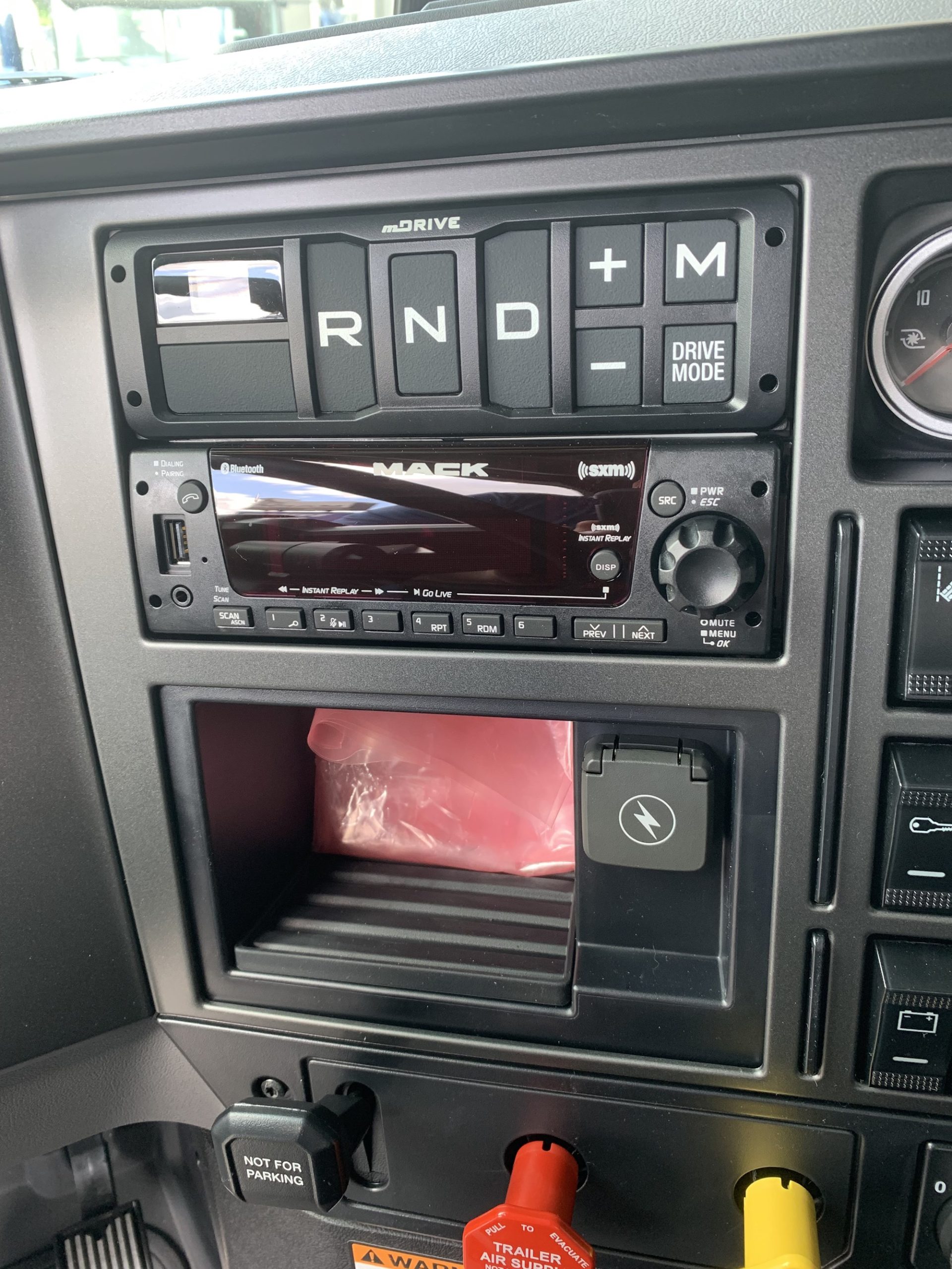 2025 MACK AN64T SLEEPER 1002693-03 2025 MACK AN64T SLEEPER 1002693-03