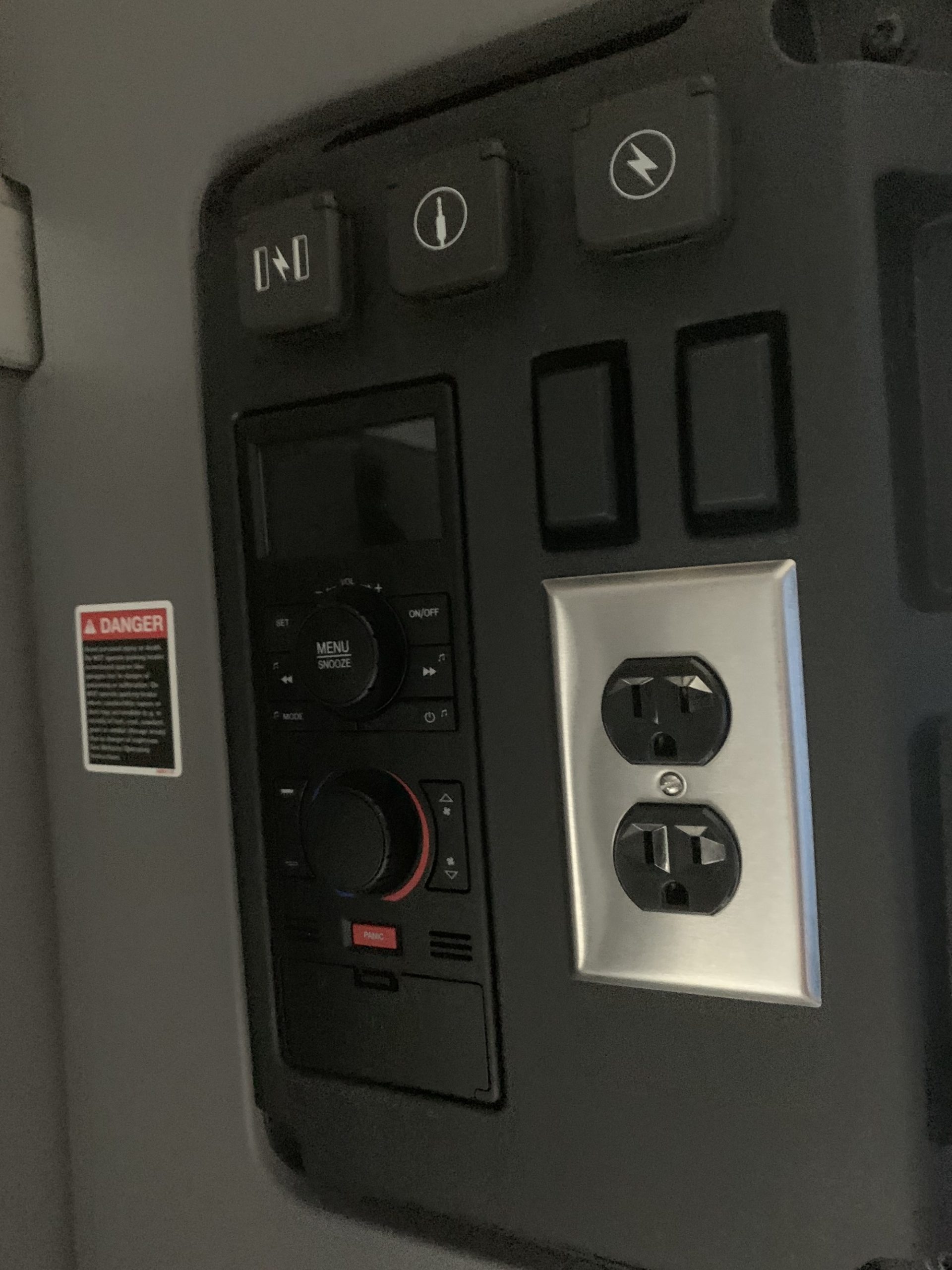 2025 MACK AN64T SLEEPER 1002693-09 2025 MACK AN64T SLEEPER 1002693-09