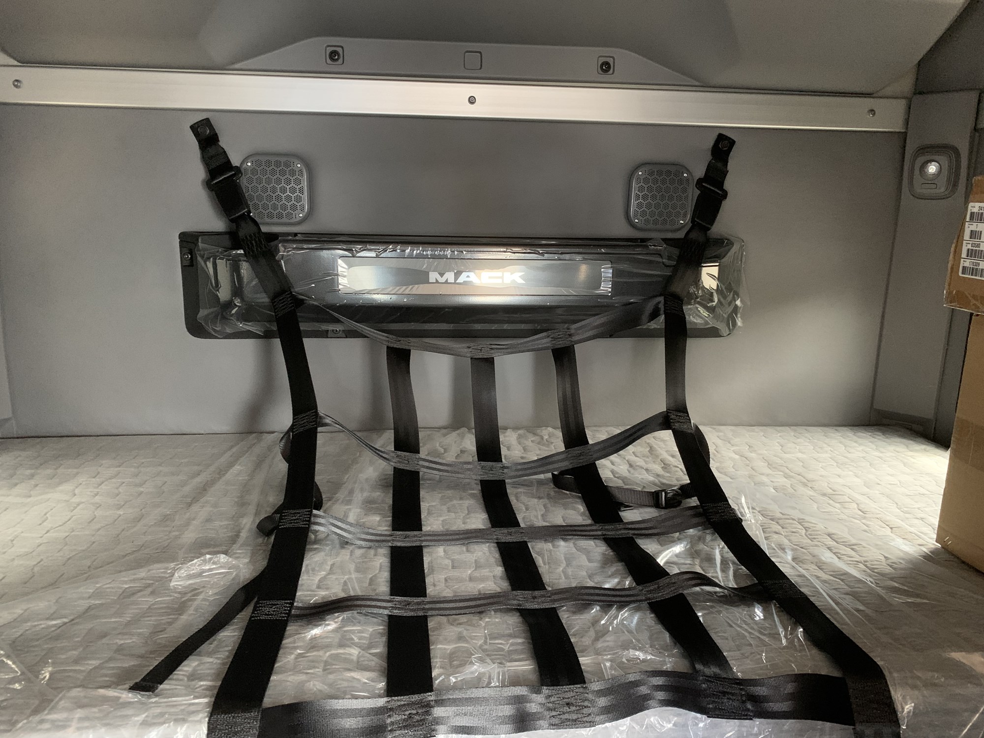 2025 MACK AN64T SLEEPER 1002693-11 2025 MACK AN64T SLEEPER 1002693-11