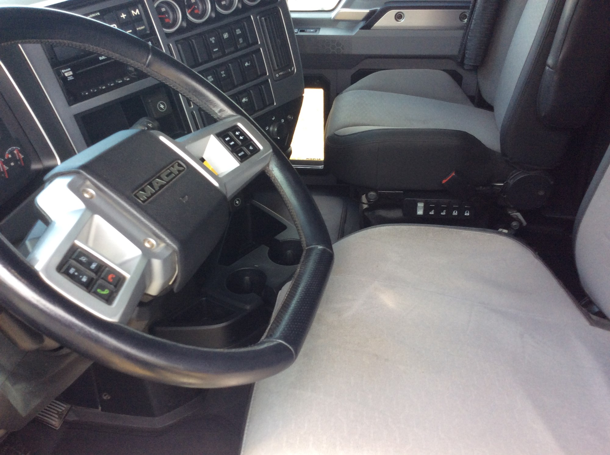 2019 Mack Anthem 1003725-08 2019 Mack Anthem 1003725-08