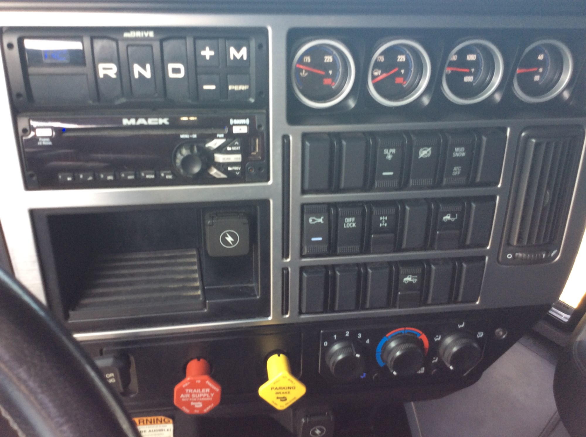 2019 Mack Anthem 1003725-10 2019 Mack Anthem 1003725-10