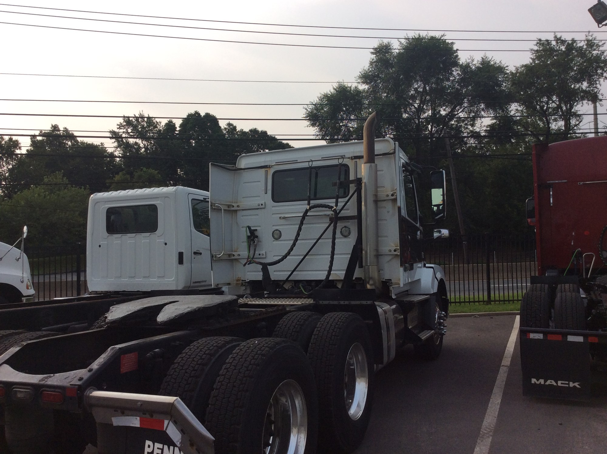 2013 VOLVO VNL64T300 1002946-03 2013 VOLVO VNL64T300 1002946-03