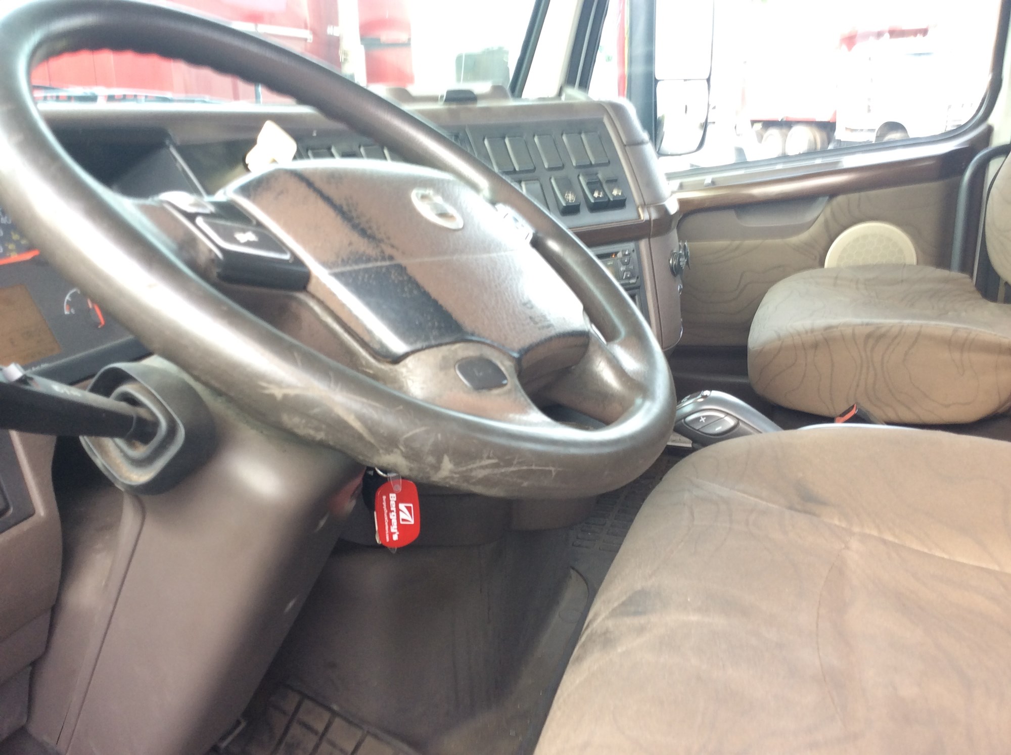 2013 VOLVO VNL64T300 1002946-06 2013 VOLVO VNL64T300 1002946-06