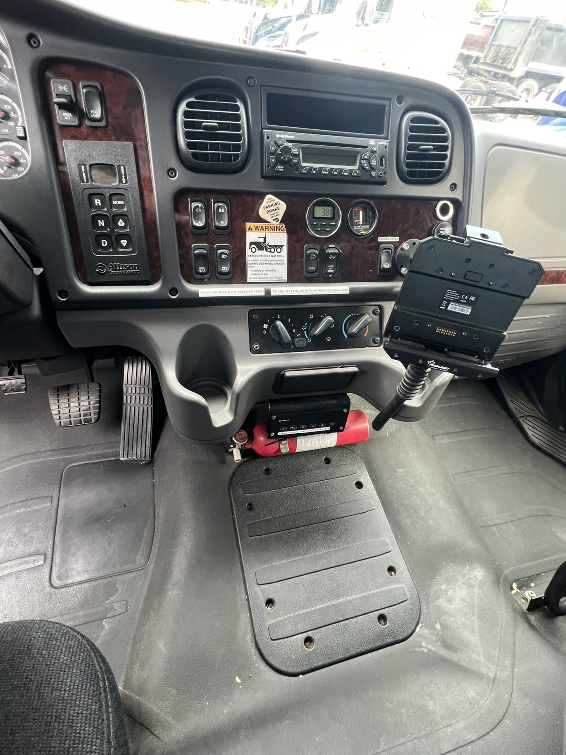 2015 Freightliner M2 1022834-08 2015 Freightliner M2 1022834-08