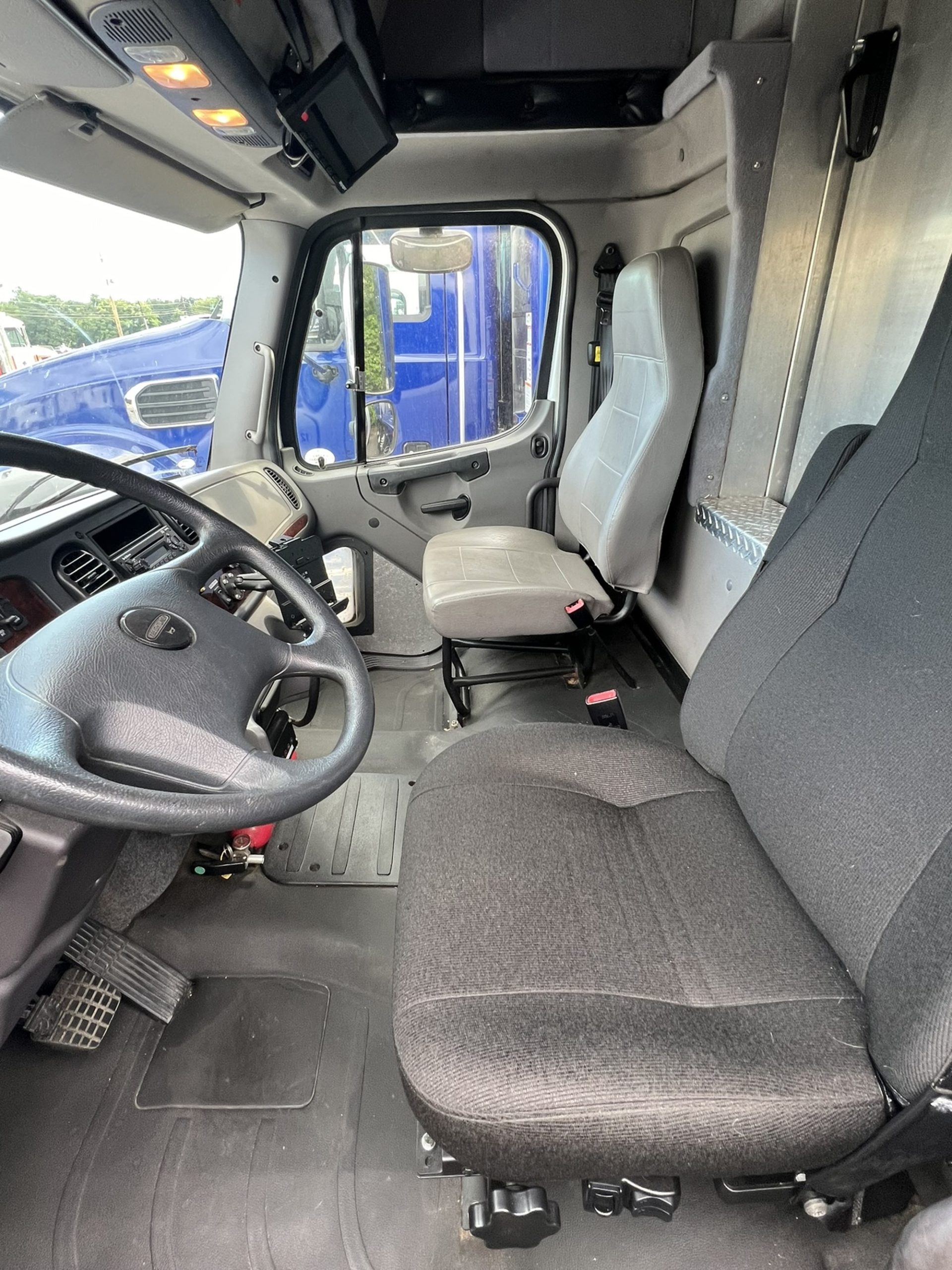 2015 Freightliner M2 1022834-09 2015 Freightliner M2 1022834-09