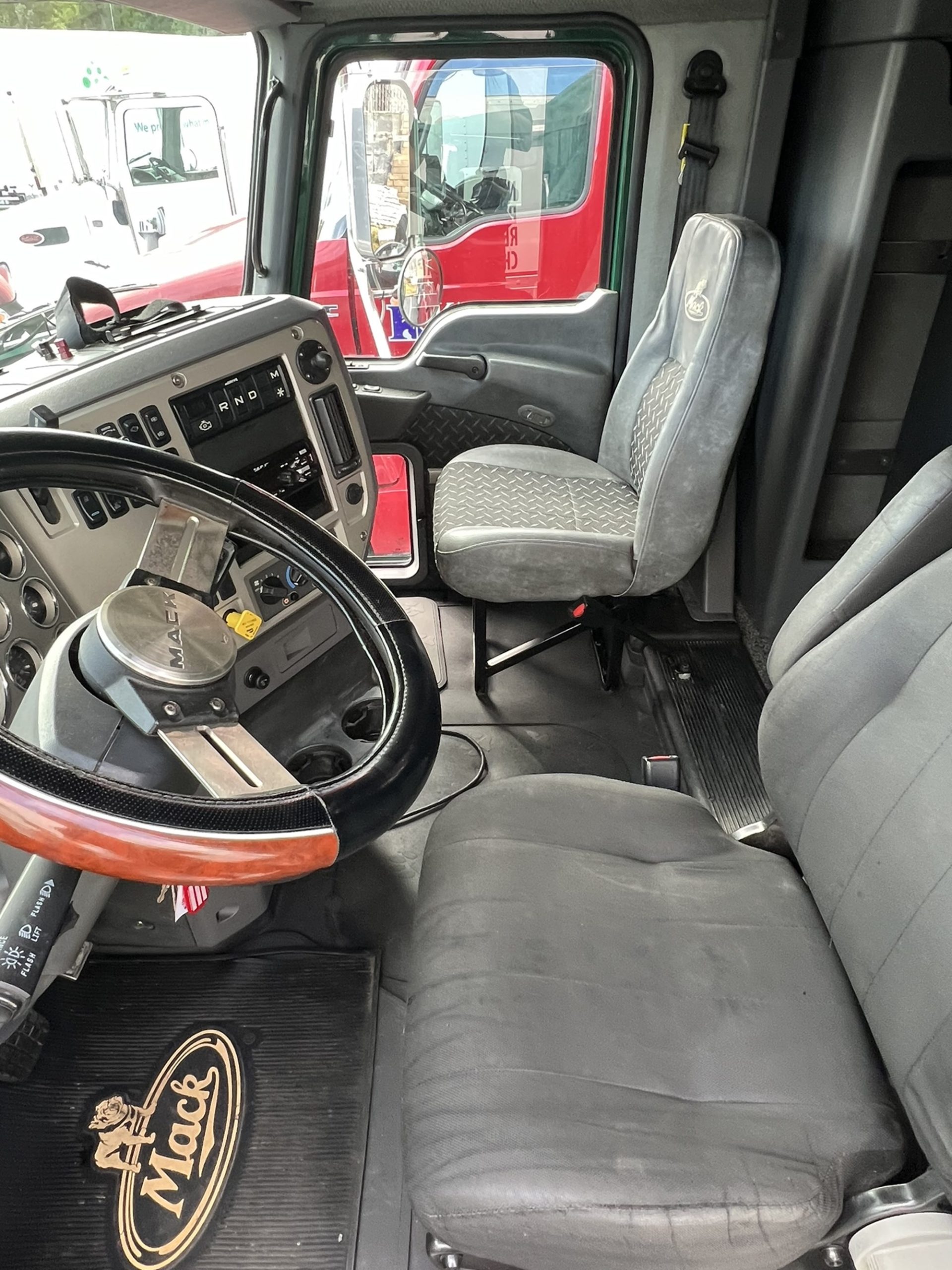 2016 MACK CXU613 1069020-08 2016 MACK CXU613 1069020-08