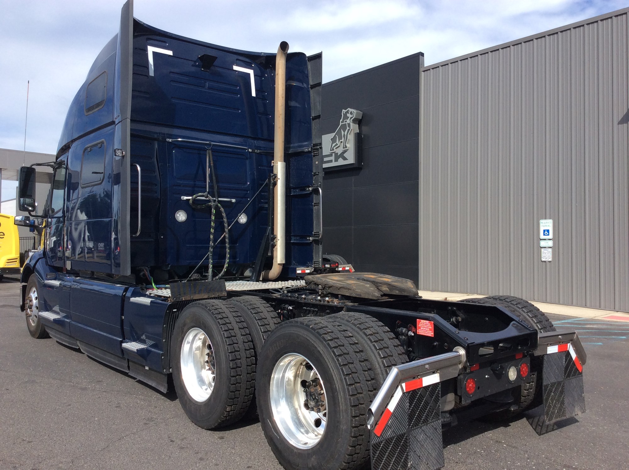 2021 Volvo VNL860 1167536-04 2021 Volvo VNL860 1167536-04