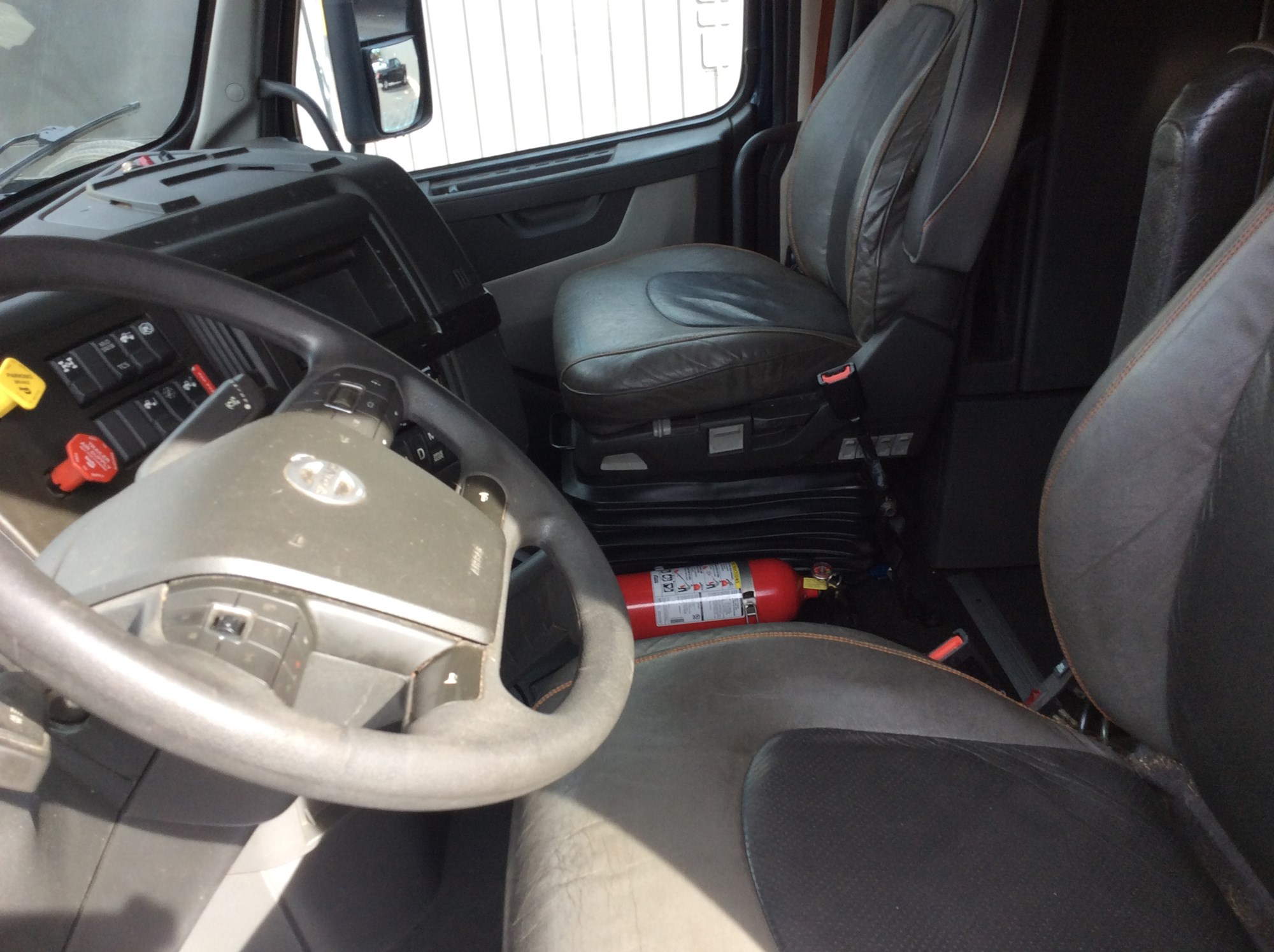 2021 Volvo VNL860 1167536-10 2021 Volvo VNL860 1167536-10