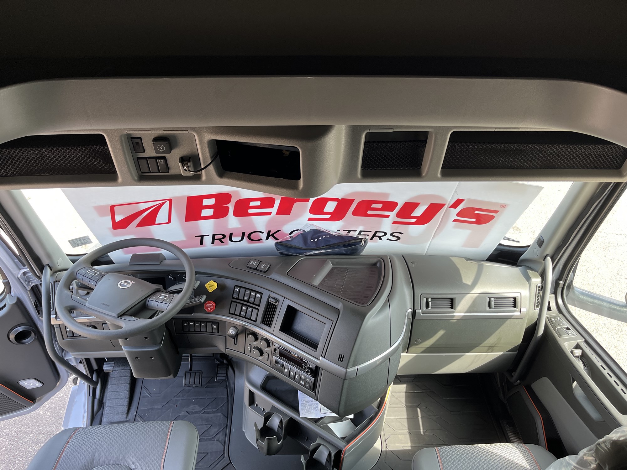 2025 Volvo VNL64T760 1015287-11 2025 Volvo VNL64T760 1015287-11