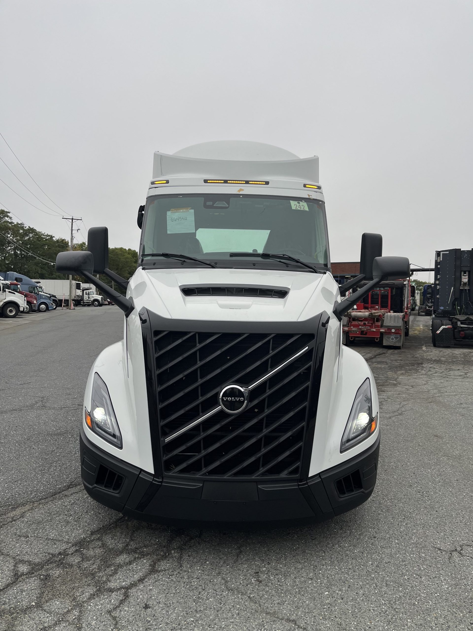 2025 VOLVO NEW VNL64T300 1061241-03 2025 VOLVO NEW VNL64T300 1061241-03