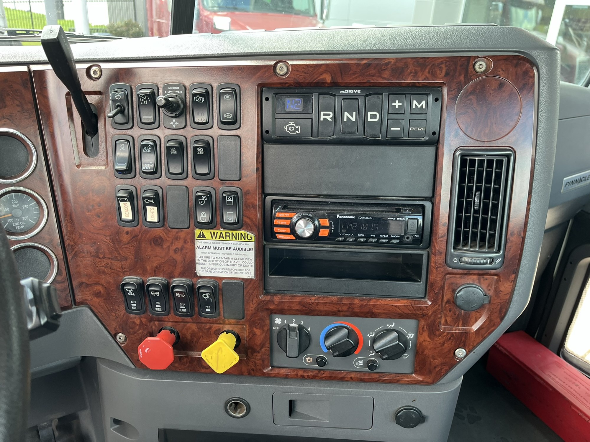 2016 MACK CXU613 1077943-06 2016 MACK CXU613 1077943-06