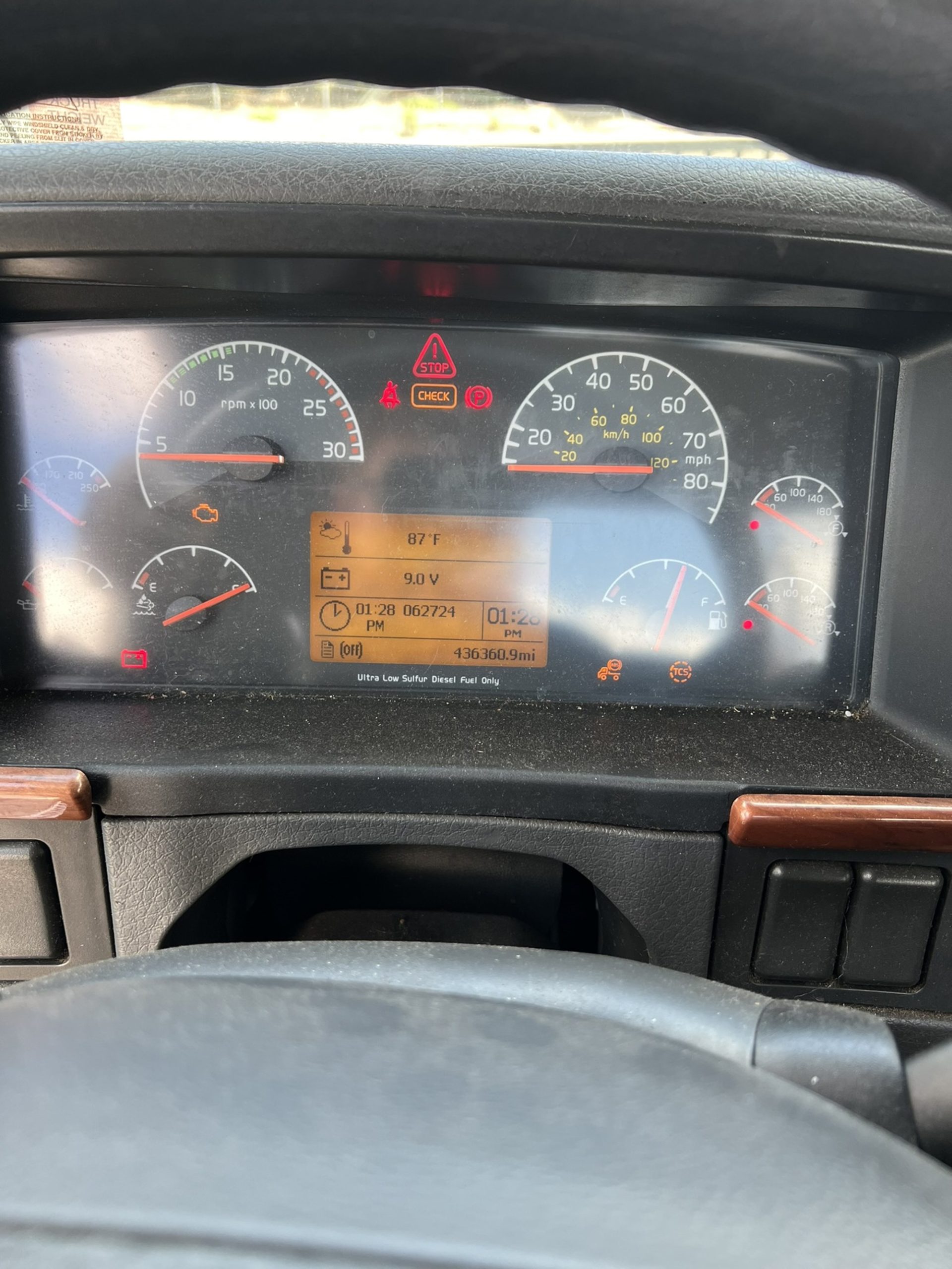 2011 VOLVO VNM64T 1001822-06 2011 VOLVO VNM64T 1001822-06