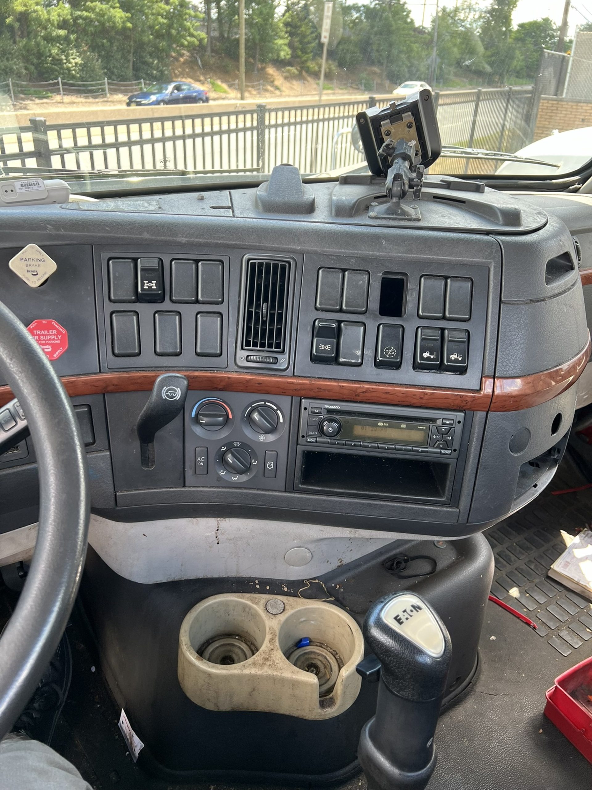 2011 VOLVO VNM64T 1001822-07 2011 VOLVO VNM64T 1001822-07