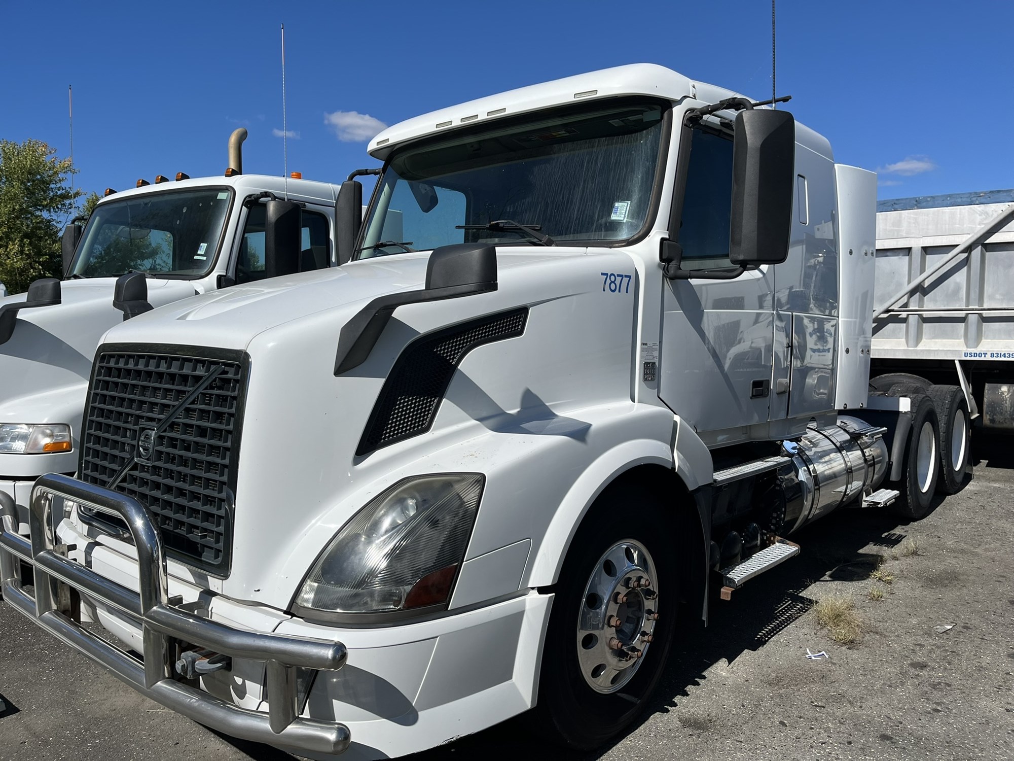 2012 VOLVO VNL64T - image 1 of 6