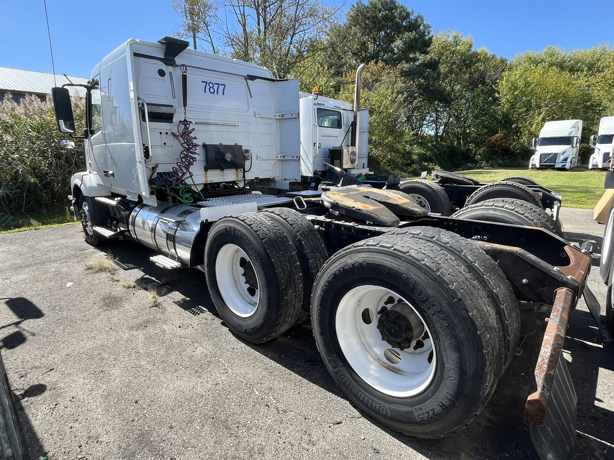 2012 VOLVO VNL64T - image 4 of 6