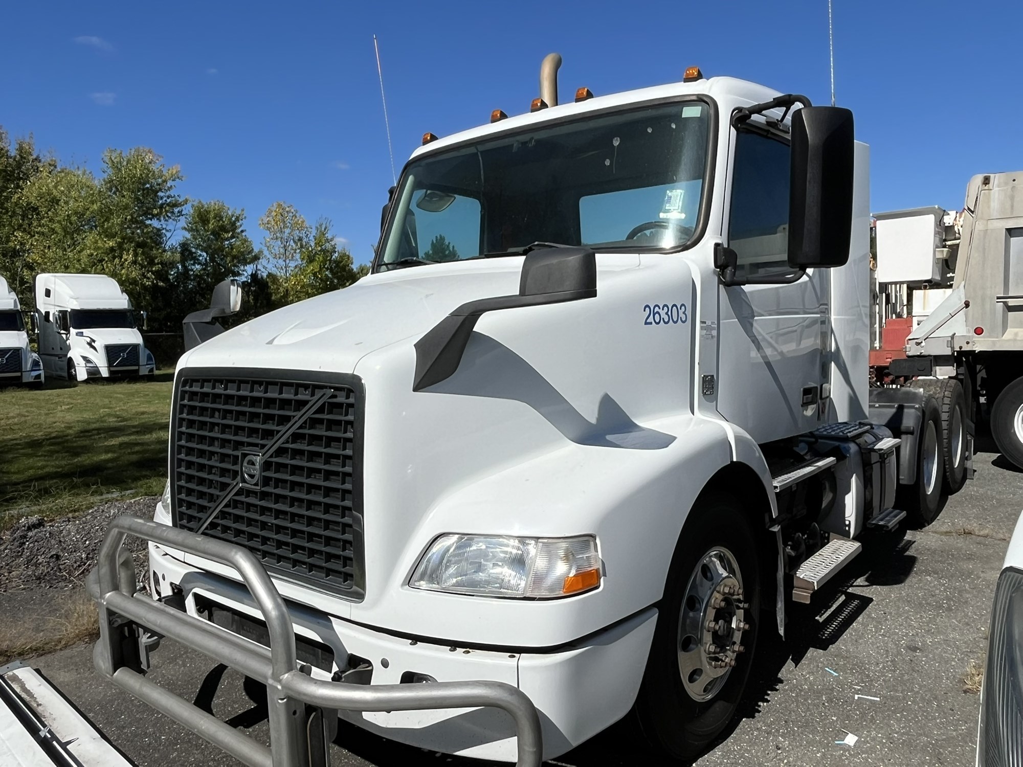 2015 VOLVO VN - image 1 of 6
