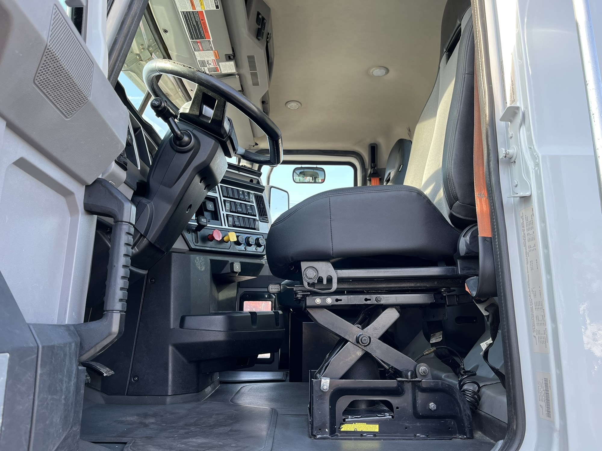 2020 MACK ANTHEM 1000477-10 2020 MACK ANTHEM 1000477-10