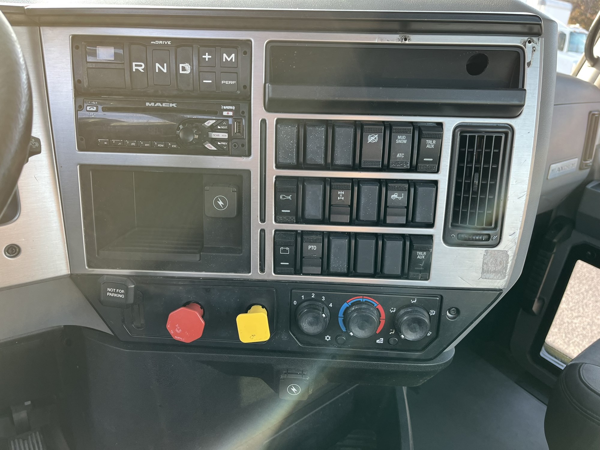 2020 MACK ANTHEM 1000477-12 2020 MACK ANTHEM 1000477-12