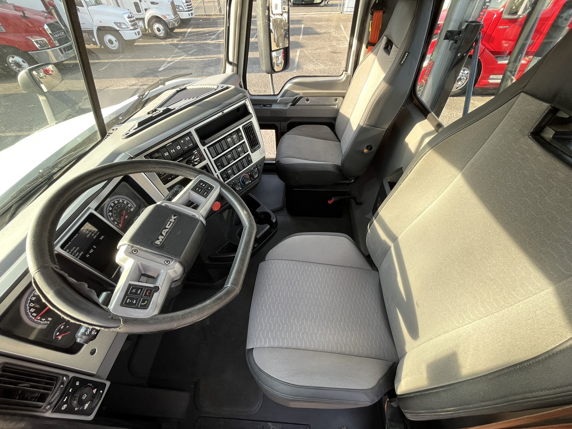 2020 MACK ANTHEM 1000477-13 2020 MACK ANTHEM 1000477-13