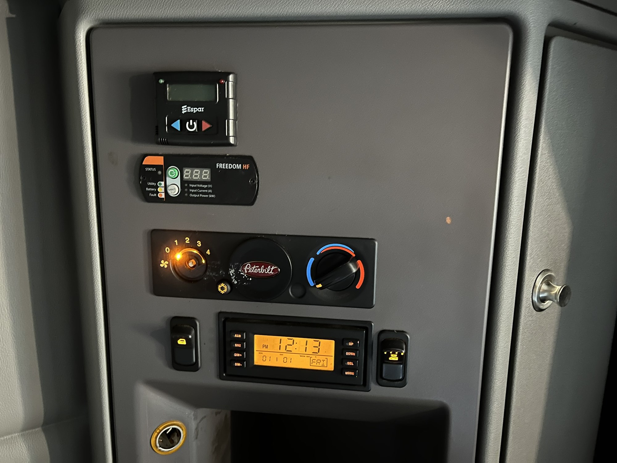 2016 PETERBILT 579 1001958-11 2016 PETERBILT 579 1001958-11