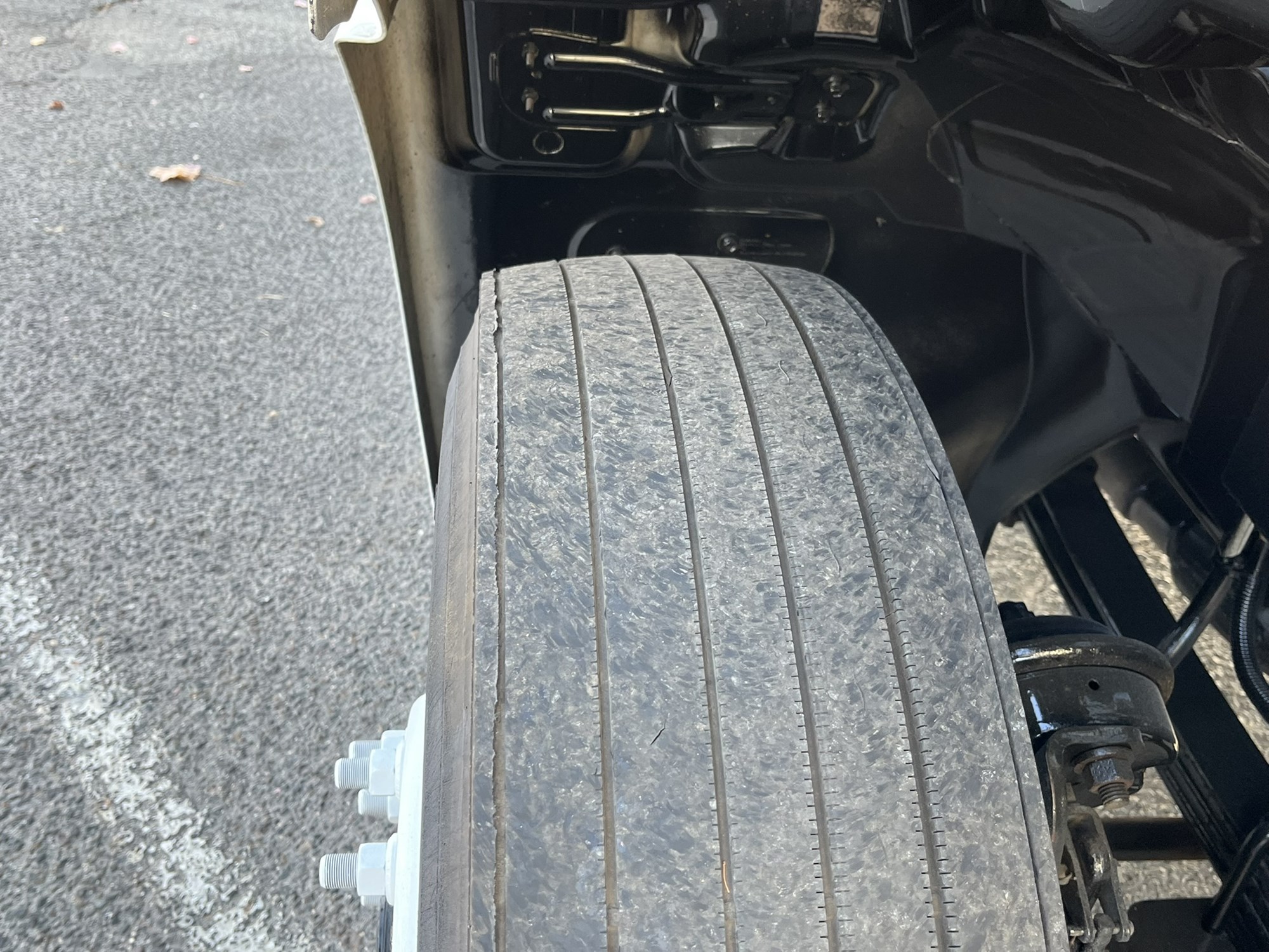 2017 Hino HINO 268 1057107-09 2017 Hino HINO 268 1057107-09